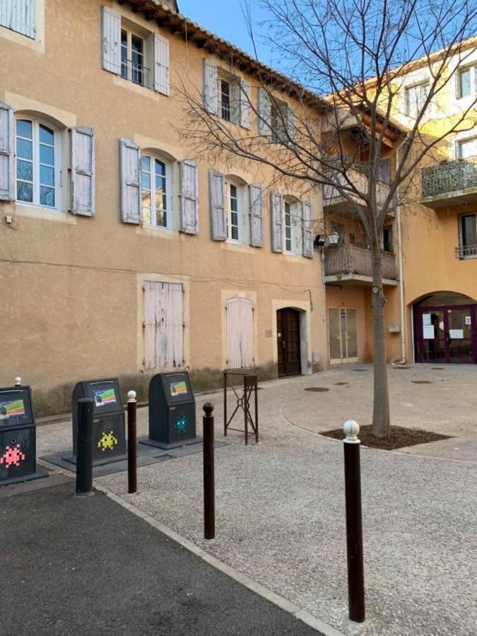 Studio Cosy Dans Le Centre-Ville Historique LʼIsle-sur-la-Sorgue Esterno foto